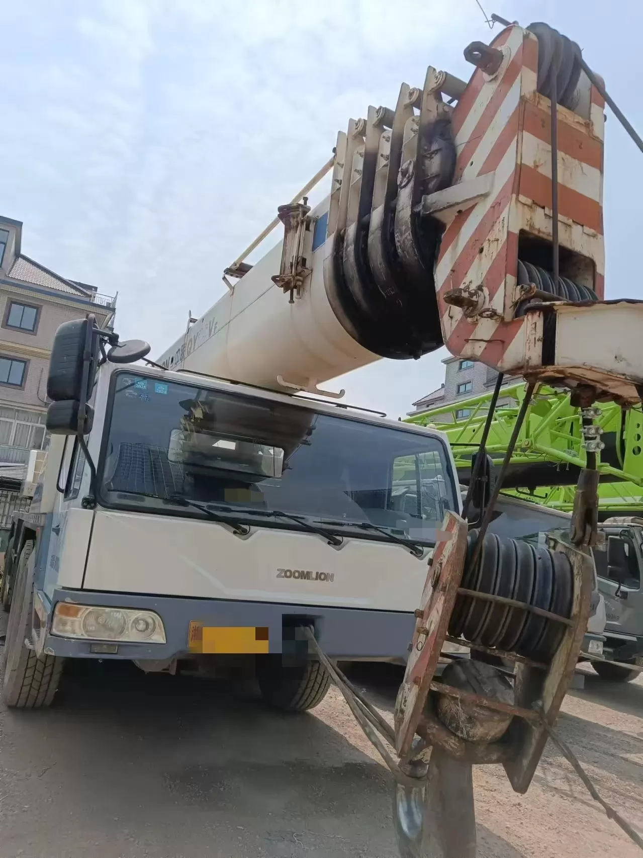 2014 Zoomlion 80t truck crane