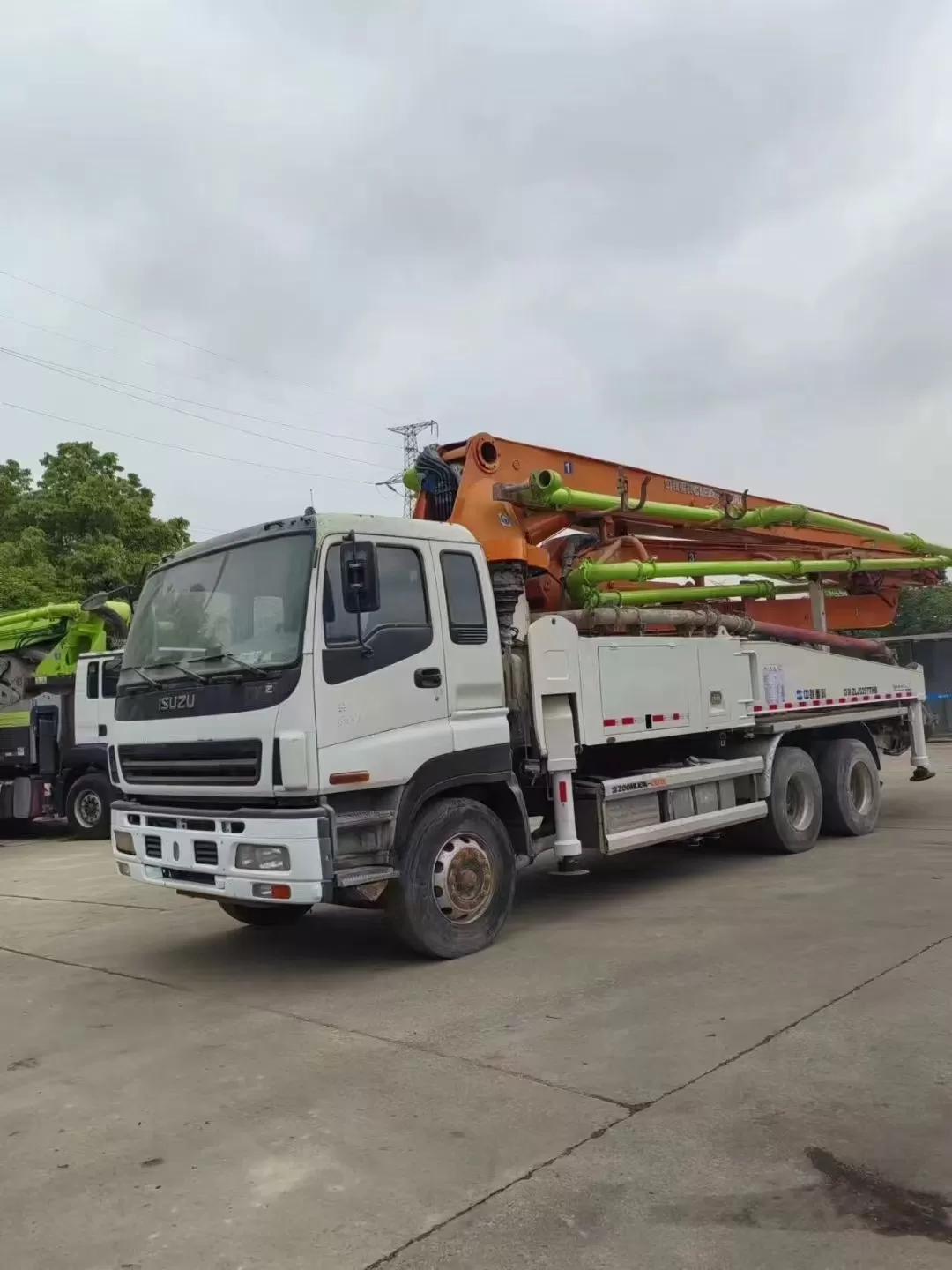 2013 Zoomlion-Isuzu 38m truck mounted concrete pump