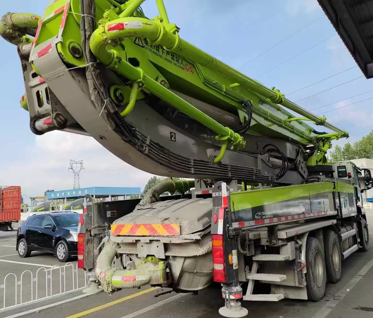 85K USD 2021 Zoomlion-Sitrak 49m truck mounted concrete pump