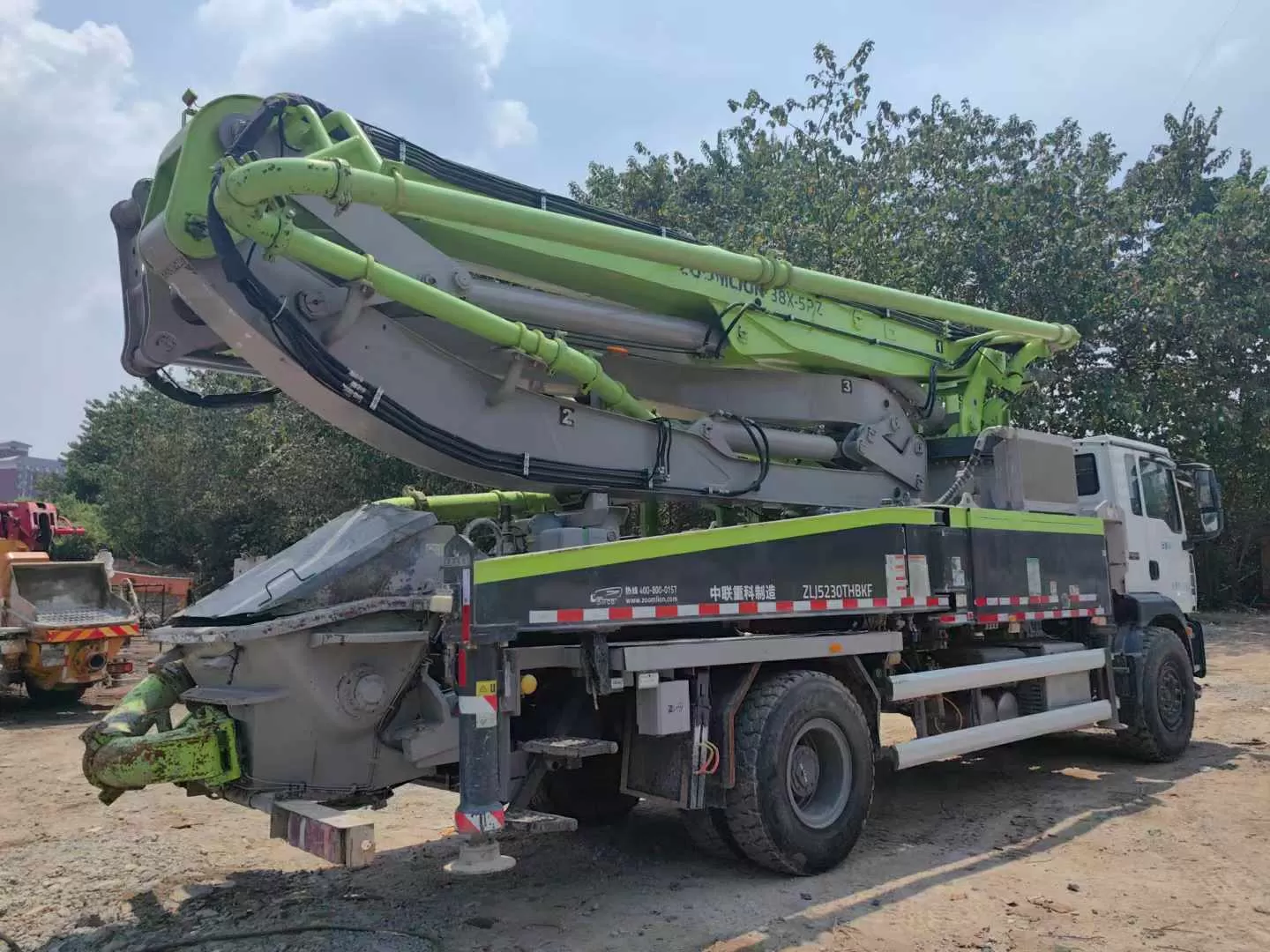 76K USD 2021 Zoomlion-Sitrak 38m truck mounted concrete pump