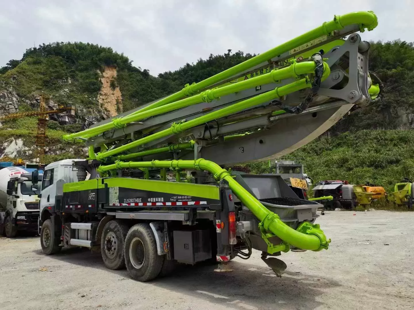 73K USD 2021 Zoomlion-Jiefang 43m truck mounted concrete pump
