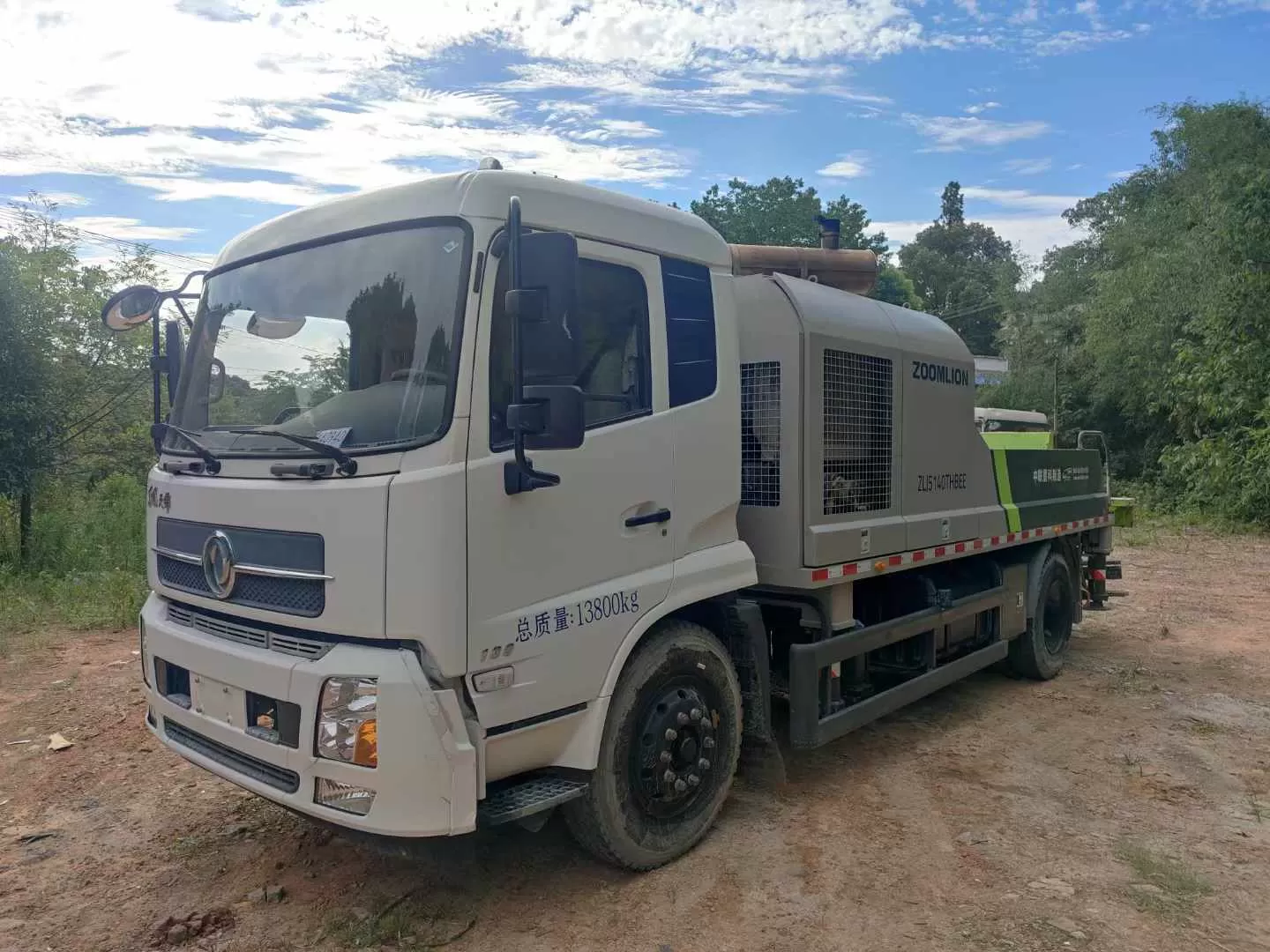 32K USD 2021 Zoomlion-Dongfeng 10022 line pump