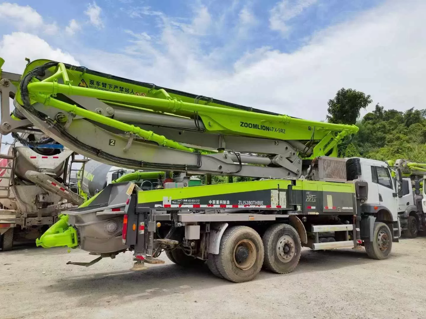73K USD 2021 Zoomlion-Jiefang 43m truck mounted concrete pump