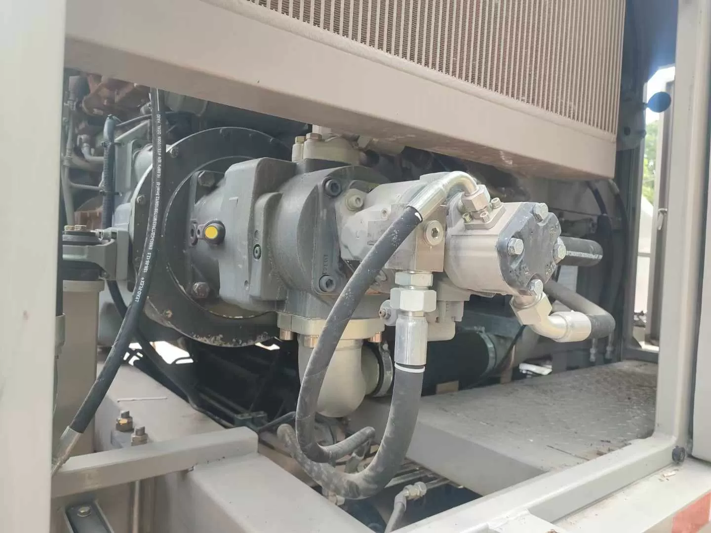 32K USD 2021 Zoomlion-Dongfeng 10022 line pump