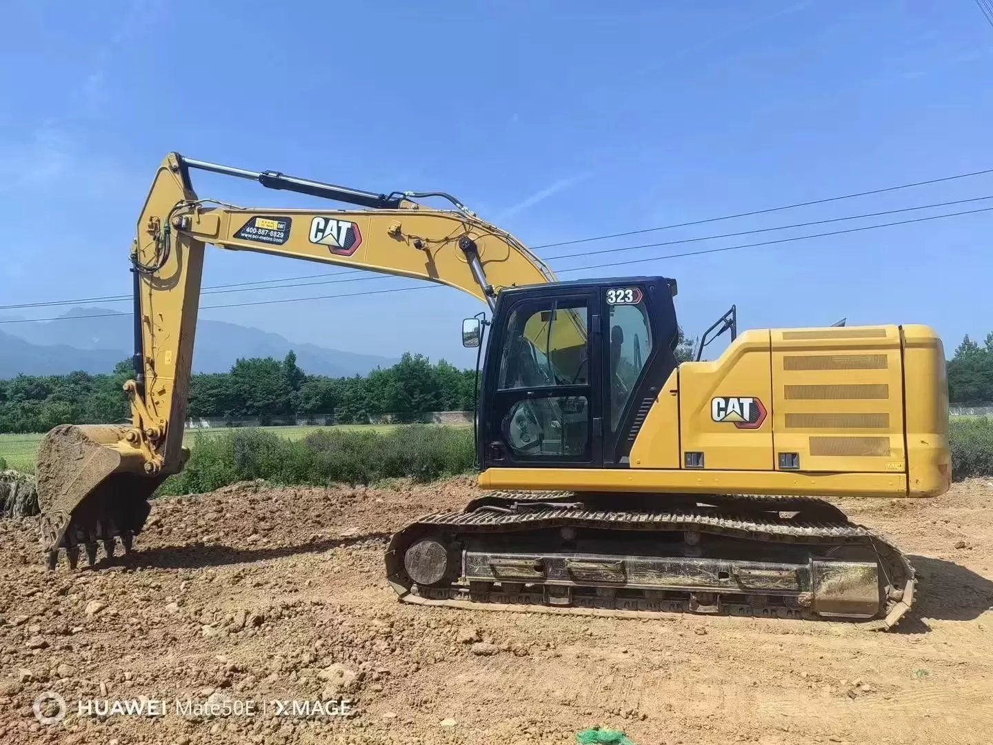 2020 CAT 323 medium crawler excavator