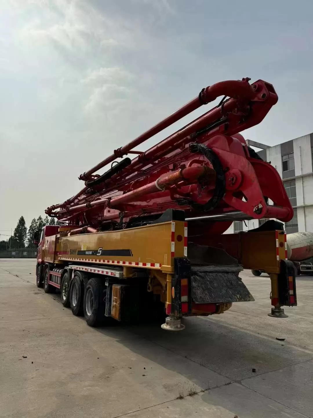 176K USD 2021 Sany 65m truck mounted concrete pump