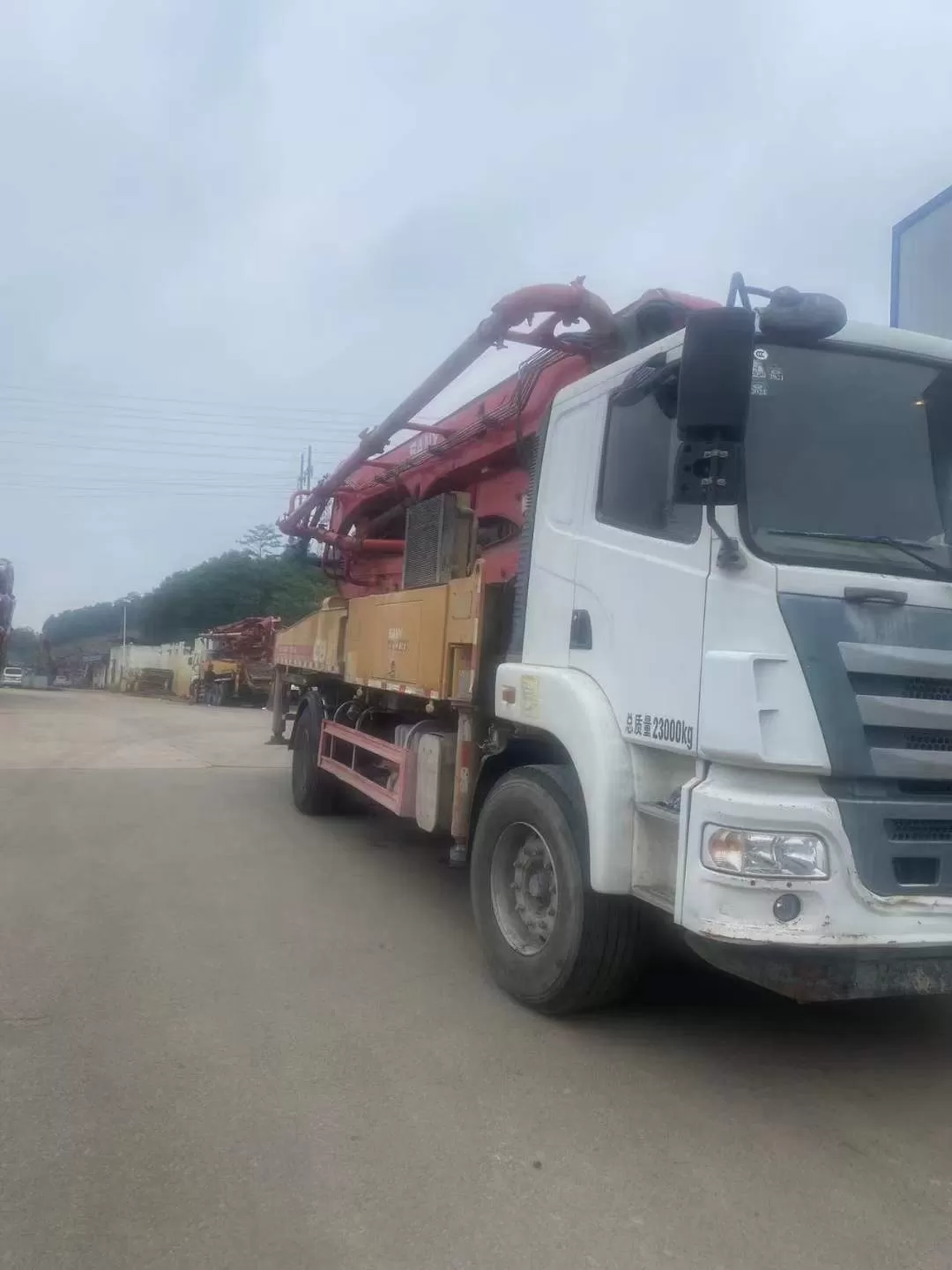 pompe à béton montée sur camion sany 37m 2019